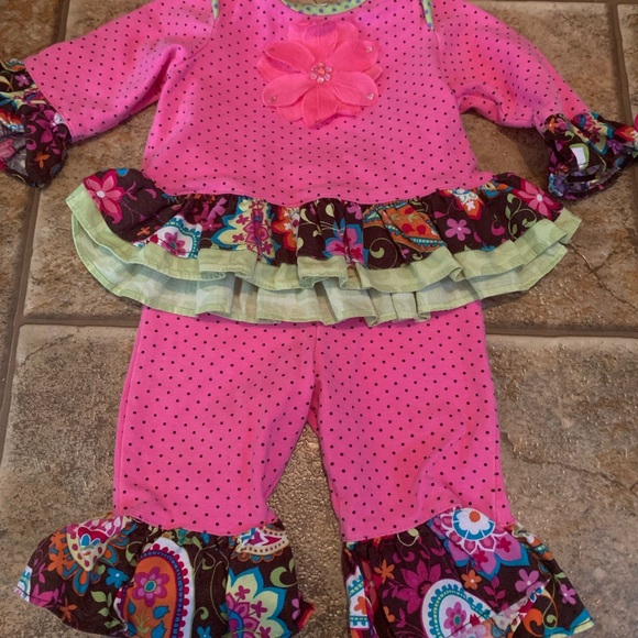 Outfits - Picture 5 of 8